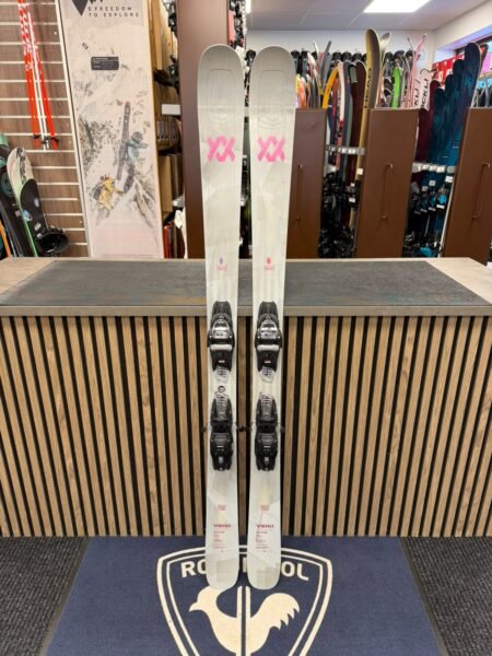 Völkl Secret 88 (163 cm) – Visningsexemplar